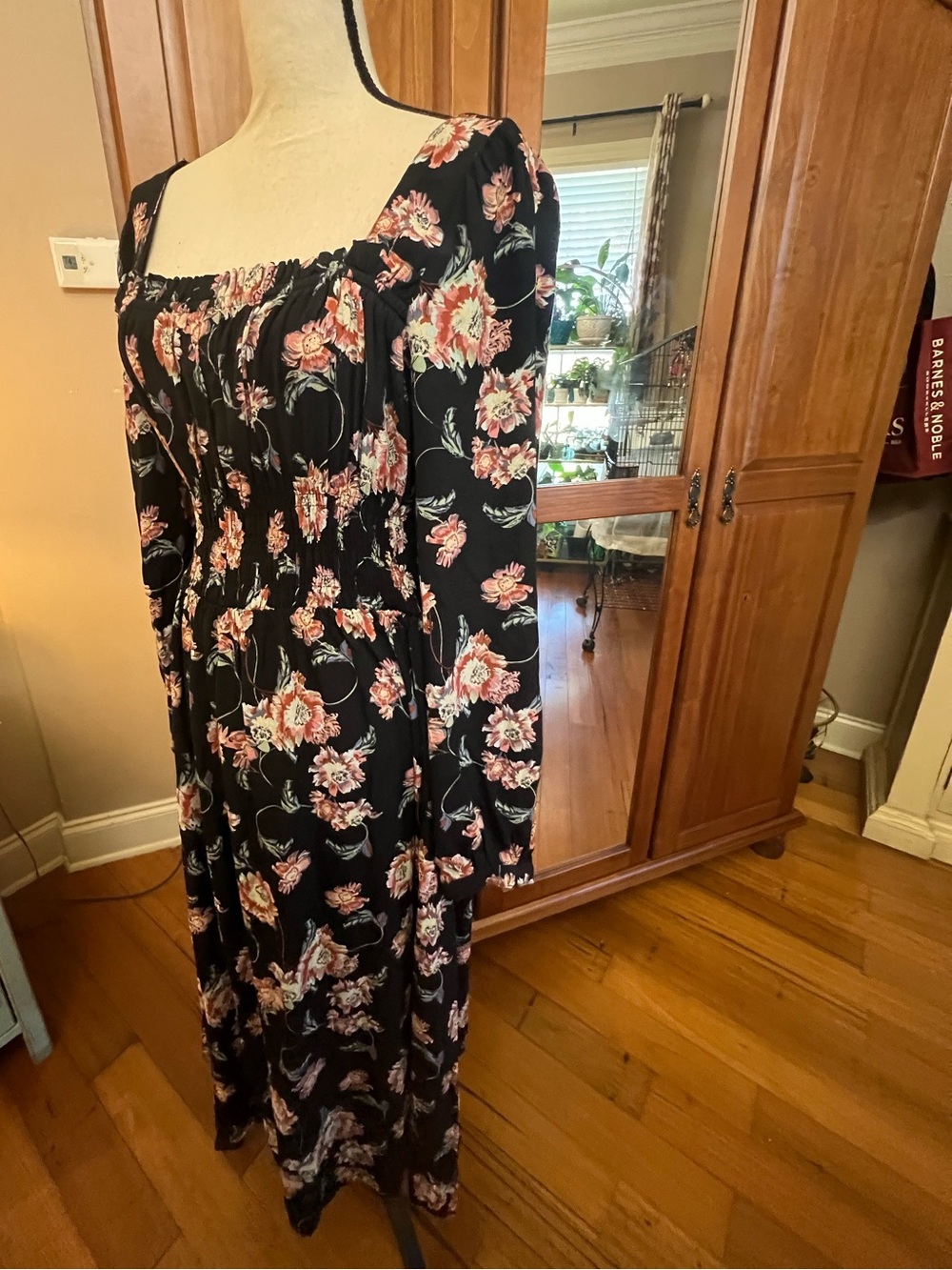 Treasure & Bond Black Maxi Dress with Pink Floral Print - Picture 4 of 9